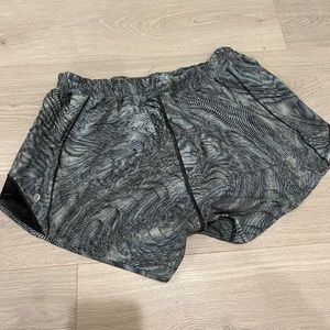 Lululemon Hotty Hot Low-Rise Lined Short